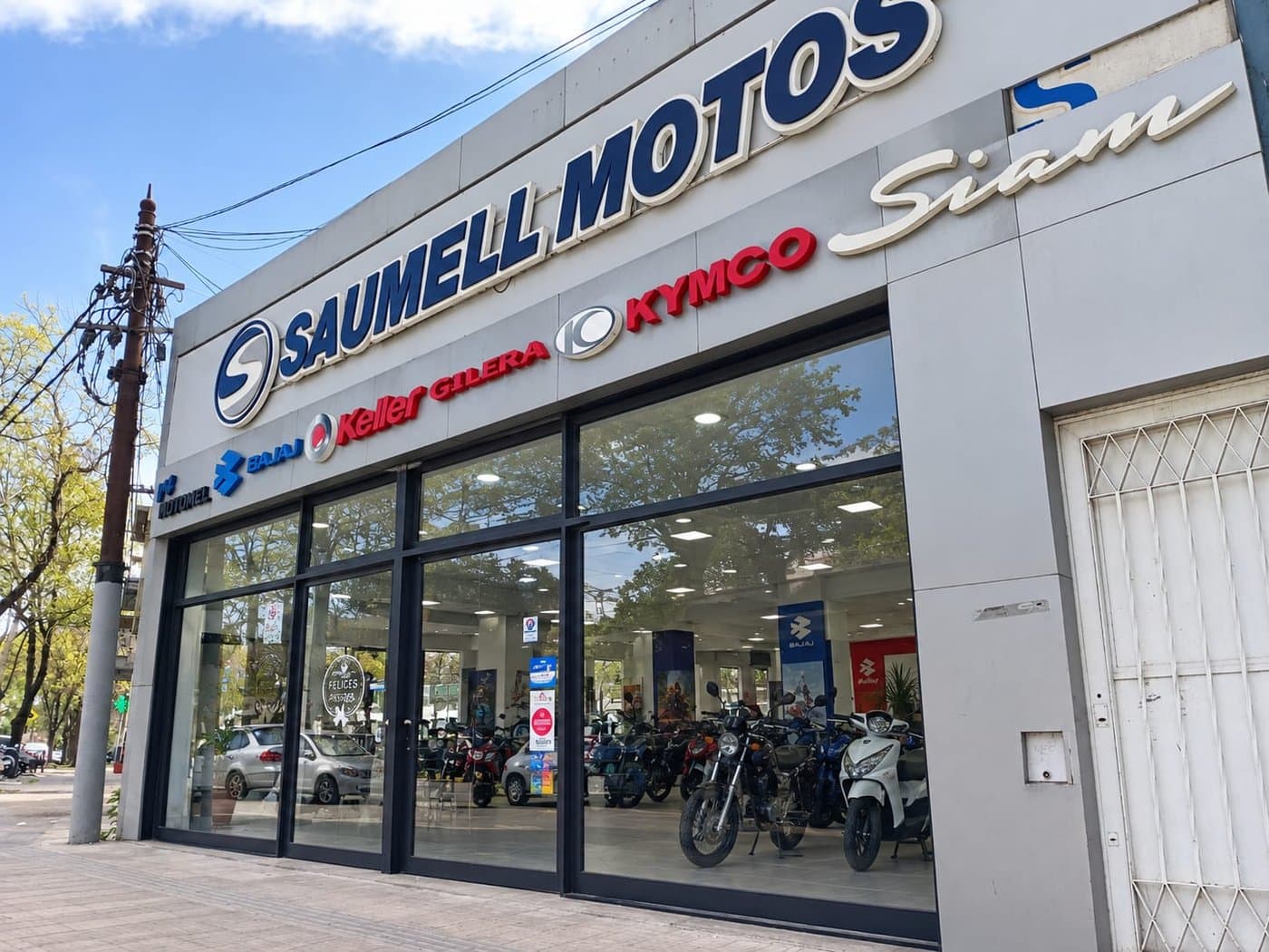 Fachada de la sucursal en Av. Pte. Perón 3650